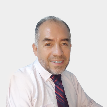 The photo was taken in close-up, against a white background, with the professor Sait Khurama Velásquez situated in the center