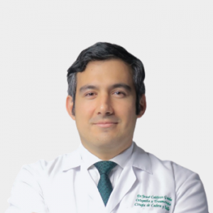 The photo was taken in the foreground, with white background and Professor Josué Calderón Gamboa in the center.
