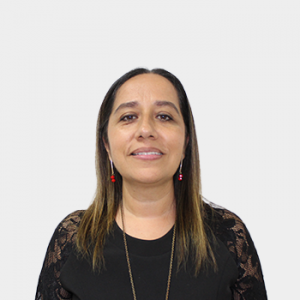 The photo was taken in the foreground, white background and Professor Aurora Inés Gáfaro Rojas is located in the center.
