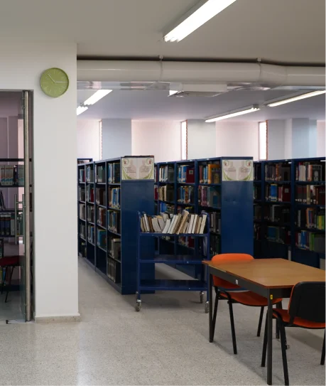 Imagen de la la parte interna de la biblioteca