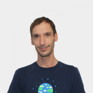 The photo was taken in the foreground, white background and the professor Bjorn Reu is located in the center.