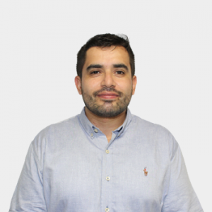 The photo was taken in the foreground, white background and Professor Carlos José Páez Gonzáles is located in the center.