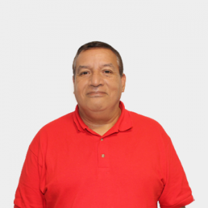 La foto fue tomada en primer plano, fondo blanco y el profesor Fransisco Jose Martínez Pérez está situado en el centro.