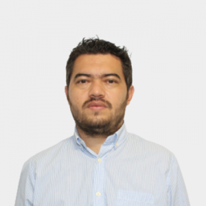 The photo was taken in the foreground, white background and the professor Arnold Rafael Romero is located in the center.