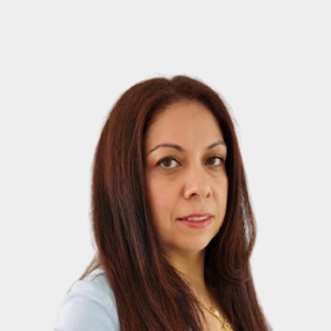 The photo was taken in close-up, with a white background, and the professor is positioned in the center.