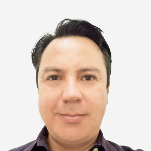 The photo was taken in close-up, with a white background, and the professor John William Vasquez is positioned in the center.