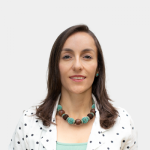 The photo was taken in close-up, with a white background, and the professor Alejandra María Franco Jiménez is positioned in the center.