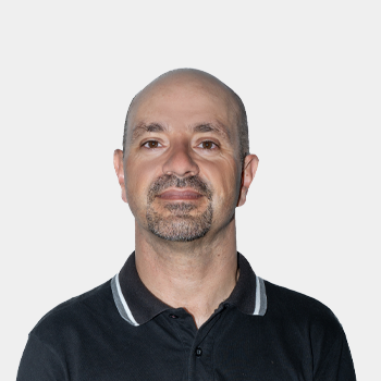 The photo was taken in the foreground, white background and Professor Fernando Viejo Abrante is located in the centre.