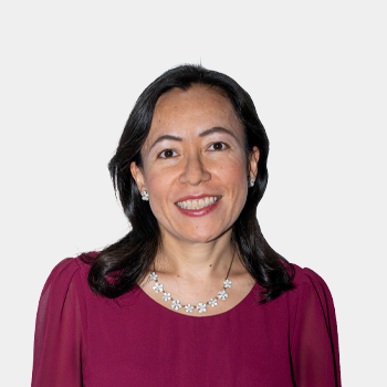 The photo was taken in the foreground, white background and Professor Carolina Rojas is located in the centre.