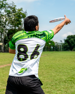 Jugador de Ultimate atrapando el disco