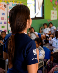 Estudiante de educación, ejerciendo en un colegio