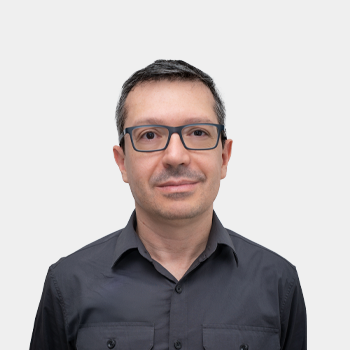 The photo was taken in the foreground, white background and Professor Mauricio Ortiz is located in the centre.