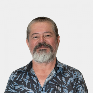 The photo was taken in close-up, on a white background, with the professor Wilson Gómez Moreno in the center.