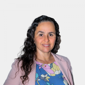 The photo was taken in close-up, on a white background, with the profesor Clara Isabel Lopez positioned in the center.