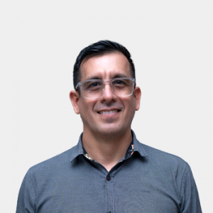 The photo was taken in close-up, on a white background, with the professor German Adolfo Diaz positioned in the center.