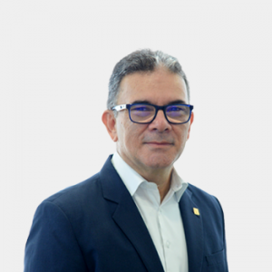 The photo was taken in the foreground, white background and Professor Gonzalo Alberto Patiño is located in the centre.