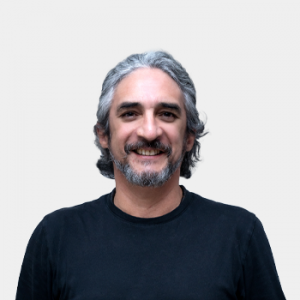 The photo was taken in close-up, on a white background, with the professor Jose Miguel Higuera positioned in the center.