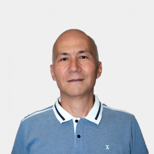 The photo was taken in the foreground, white background and the professor is located in the center.