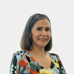 The photo was taken in the foreground, white background and Professor Olga Patricia Ortiz Cancino, is located in the center.