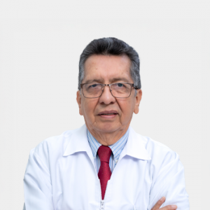 The photo was taken in close-up, on a white background, with the professor Rosendo Castellanos in the center.