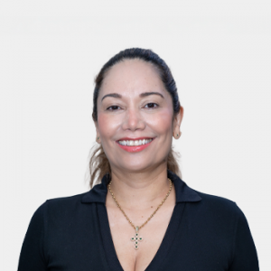 The photo was taken in the foreground, white background and Professor Zully Ballesteros is located in the center.