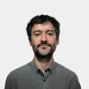 Fotografía frontal del profesor Bruno Longoni Torti