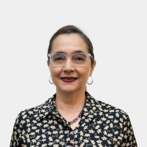 Fotografía frontal de la profesora Claudia Cristina Ortiz
