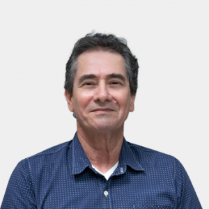 Front photograph of Professor Fernando Martínez
