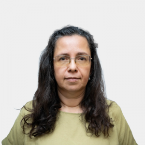 Fotografía frontal de la profesora Giovanna Rincón Cruz