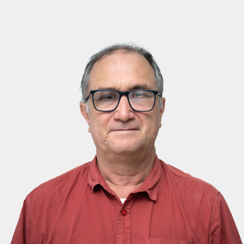 Fotografía frontal del profesor Juan Diego Colegial Gutiérrez