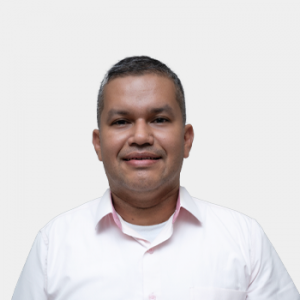 Front photograph of Professor Juan Pablo Florez Mera