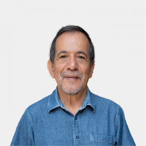 Fotografía frontal del profesor Leonardo Moreno Gonzales