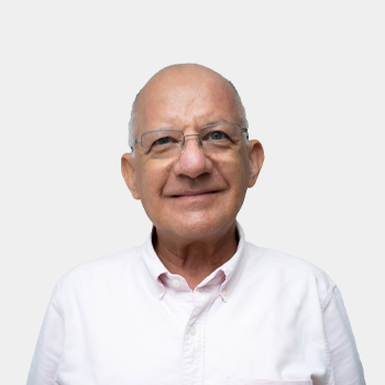 Front photograph of Professor Luis Enrique Cruz Guevara