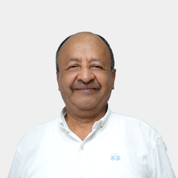 Fotografía frontal del profesor Mario García González