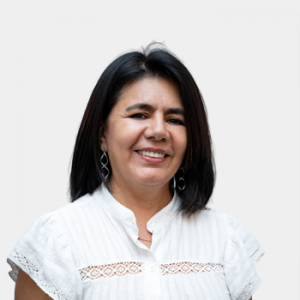 Fotografía frontal de la profesora Monica Fajardo Lopez