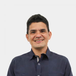 Front photograph of Professor Wilson Olaya León