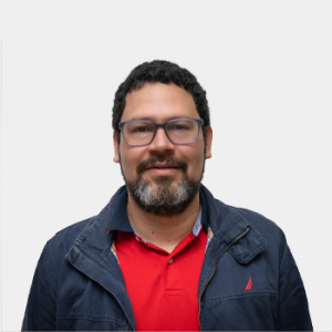 Fotografía frontal del profesor Andres Mauricio Lotero