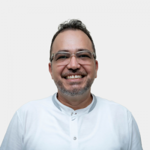 Fotografía frontal del profesor Carlos Alfonso Peñaranda