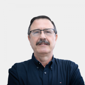 Fotografía frontal del profesor Guillermo Alfonso Gonzalez