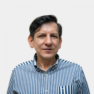 Fotografía frontal del profesor Hector Hernandez