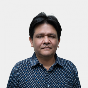 Fotografía frontal del profesor Jorge Luis Navarro