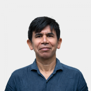 Fotografía frontal del profesor Juan Ricardo Perilla