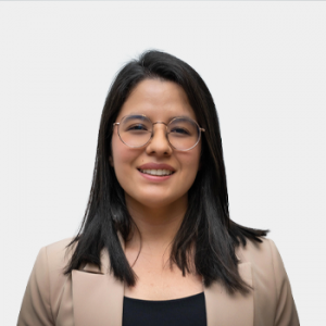 Fotografía frontal de la profesora Laura Vargas Carvajal