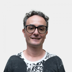 Fotografía frontal del profesor Luis Palacio