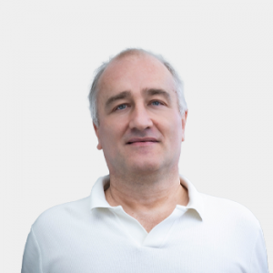 Fotografía frontal del profesor Petr Tsygankov