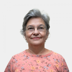 Fotografía frontal de la profesora Rocío Serrano Gómez
