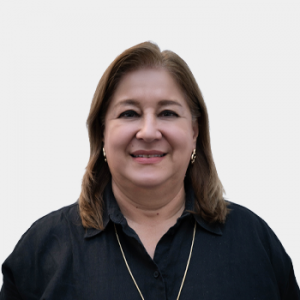 Fotografía frontal de la profesora Adriana Castilllo