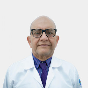 Fotografía frontal del profesor Alvaro Antonio Herrera