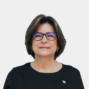 Fotografía frontal de la profesora Aminta Casas