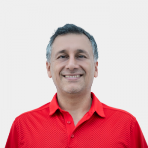 Fotografía frontal del profesor Bladimiro Rincón